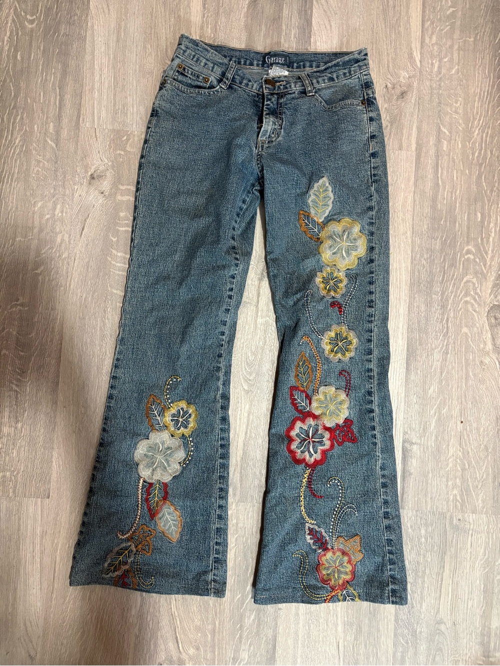 Vintage garage Embroidered Floral Women’s Jeans size 3